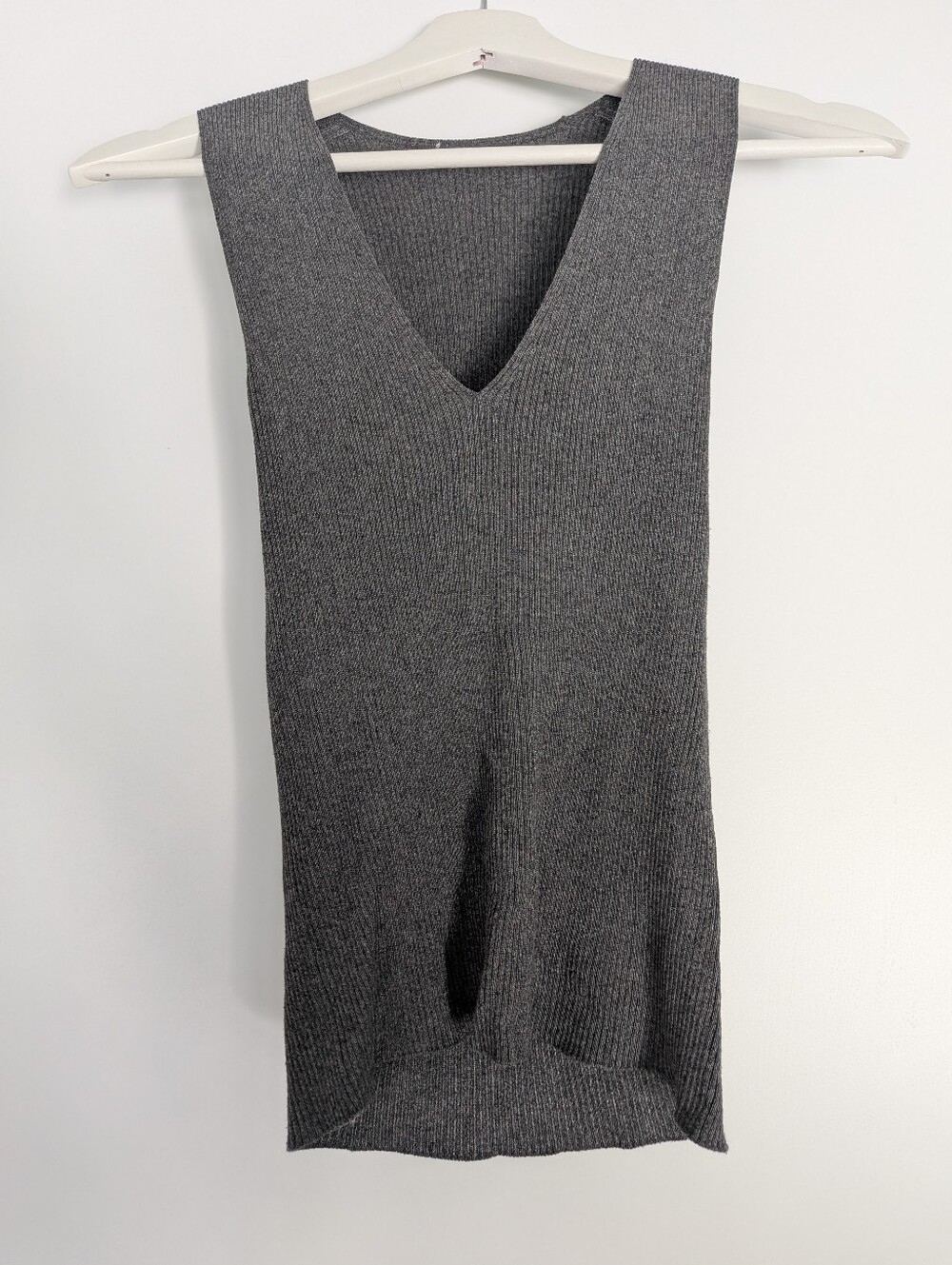 V-Neck Sleeveless Knit Top - Gray